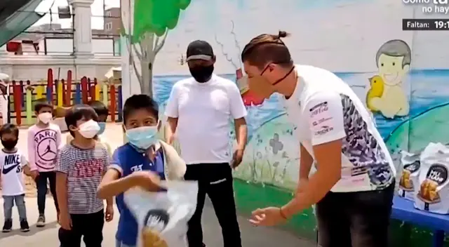 El chico reality Ignacio Baladán mostró que tiene un corazón solidario y lleva ayuda a niños pobres.