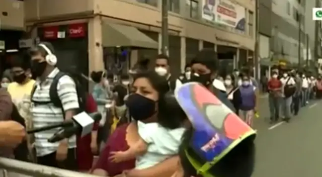 Menores de edad y adultos mayores en Mesa Redonda y el Mercado Central pese a nuevas restricciones.