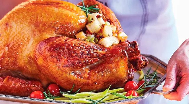 Sigue estas sencillas recetas para preparar el pavo navideño.