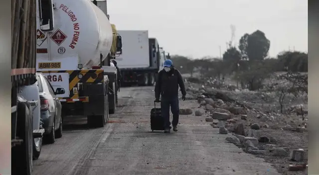 Cisternas de oxígenos se encuentran paralizadas por bloqueos en Panamericana Norte y Sur.