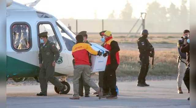 El primer lote de 10.000 vacunas contra el coronavirus llegó este jueves a Chile. El primer lote de 10.000 vacunas contra el coronavirus llegó este jueves a Chile.