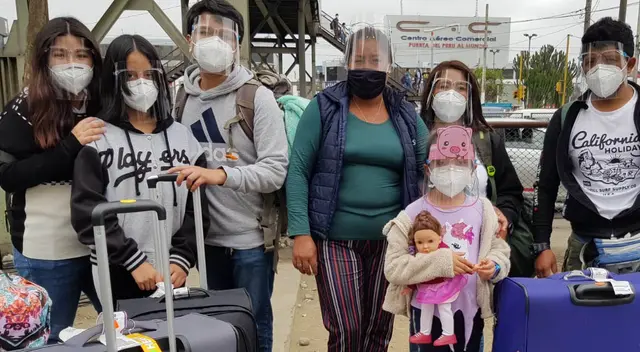 Hermanos, madres e hijos se reencontraron después de varios años en el exterior del Aeropuerto Jorge Chávez. Hermanos, madres e hijos se reencontraron después de varios años en el exterior del Aeropuerto Jorge Chávez.