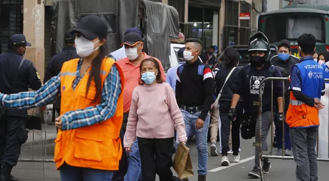 Aglomeraciones y caos en Mesa Redonda a pocas horas de Navidad.
