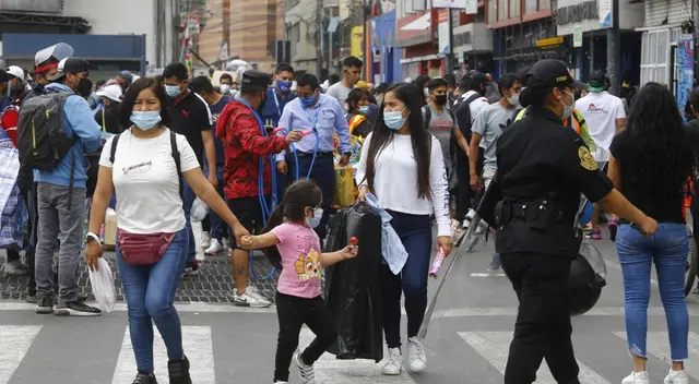 Aglomeraciones y caos en Mesa Redonda a pocas horas de Navidad.
