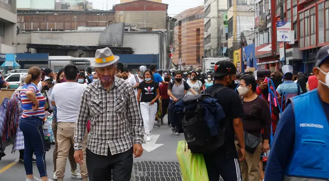 Aglomeraciones y caos en Mesa Redonda a pocas horas de Navidad.