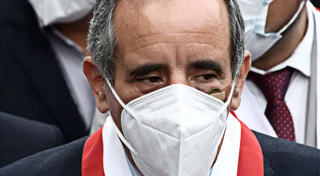 Ricardo Burga intentó justificar la ausencia de sus colegas y aseguró que la fecha del debate que podría ponerle fin a los conflictos sociales en el sector agrario 'no es la más adecuada'.