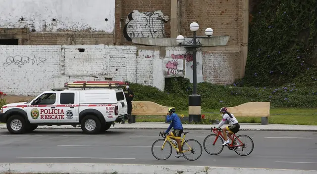 Efectivos de la PNP se encuentran resguardando la Costa Verde tras medidas del Gobierno. Efectivos de la PNP se encuentran resguardando la Costa Verde tras medidas del Gobierno.