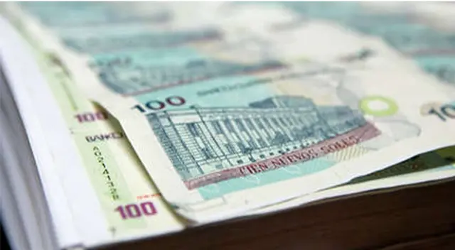 Hombre es estafado con dinero falso. Hombre es estafado con dinero falso.