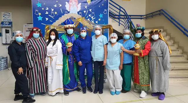 Personal de Salud recrea nacimiento navideño en Comas.