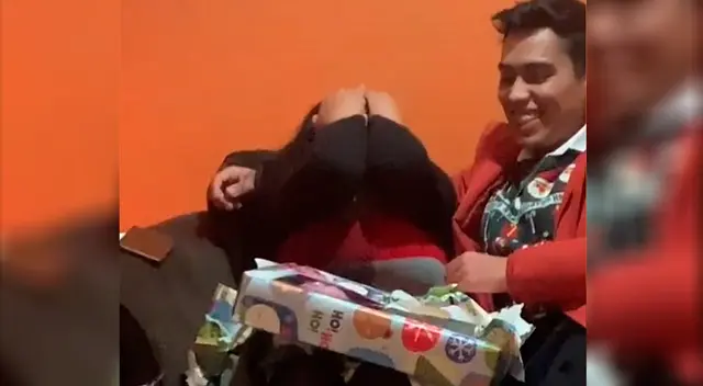 La madre de familia, a pesar de los años, siempre espero un juego de té.