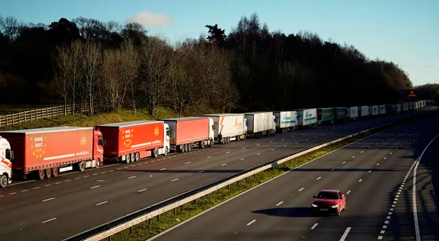 Francia cerró sus fronteras a los que provenían del Reino Unido a causa de la nueva variante del COVID-19. Francia cerró sus fronteras a los que provenían del Reino Unido a causa de la nueva variante del COVID-19.