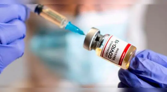 Vacuna de Moderna genera reacción adversa en médico.