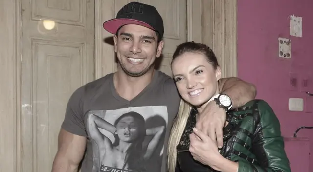 Rafael Cardozo contó en Estás en todas que le pedirá la mano a su enamorada Carol Reali mediante una forma especial, como los suelen hacer los brasileños para tener suerte. Rafael Cardozo contó en Estás en todas que le pedirá la mano a su enamorada Carol Reali mediante una forma especial, como los suelen hacer los brasileños para tener suerte.