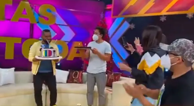 Choca se emocionó al recibir sorpresa de cumpleaños.