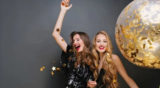 Elegir el color de tu atuendo de fin de año es muy importante para atraer buenos deseos en el 2021. No tengas miedo a probar cosas nuevas además de las lentejuelas y el clásico vestido blanco. Elegir el color de tu atuendo de fin de año es muy importante para atraer buenos deseos en el 2021. No tengas miedo a probar cosas nuevas además de las lentejuelas y el clásico vestido blanco.