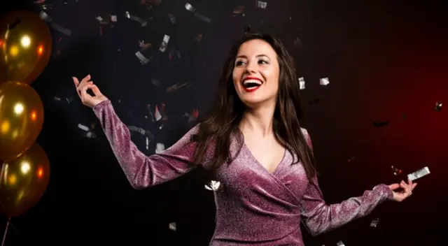 Elegir el color de tu atuendo de fin de año es muy importante para atraer buenos deseos en el 2021. No tengas miedo a probar cosas nuevas además de las lentejuelas y el clásico vestido blanco. Elegir el color de tu atuendo de fin de año es muy importante para atraer buenos deseos en el 2021. No tengas miedo a probar cosas nuevas además de las lentejuelas y el clásico vestido blanco.