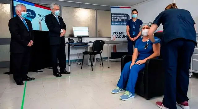 Vacunan más de 5 000 médicos con la vacuna de Pfizer/BioNTech en Chile