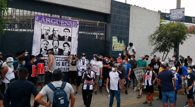 La barra oficial de Alianza Lima se hizo sentir este domingo en Matute.