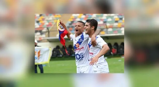 Festejo por el título alcanzado por Alianza Atlético.