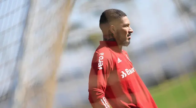 Paolo Guerrero, capitán de la selección peruana, espera volver a las canchas.