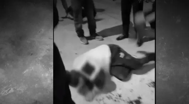 Él ladrón fue capturado por los vecinos tras intentar robar la cartera de una mujer. Él ladrón fue capturado por los vecinos tras intentar robar la cartera de una mujer.