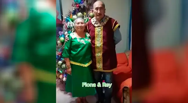 Familia se disfraza de los personajes de Shrek para celebrar Navidad Familia se disfraza de los personajes de Shrek para celebrar Navidad