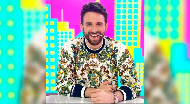 Rodrigo González se dio cuenta que le habían encendido el micrófono y se molestó. Rodrigo González se dio cuenta que le habían encendido el micrófono y se molestó.