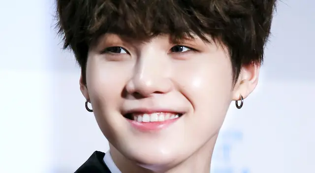 El rapero de BTS, Min Yoon-gi, dio la noticia en una transmisión en vivo donde habló sobre su rehabilitación después de su cirugía de hombro en noviembre. El rapero de BTS, Min Yoon-gi, dio la noticia en una transmisión en vivo donde habló sobre su rehabilitación después de su cirugía de hombro en noviembre.