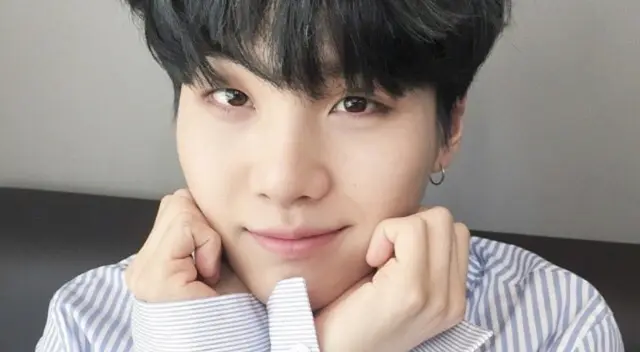 El rapero de BTS, Min Yoon-gi, dio la noticia en una transmisión en vivo donde habló sobre su rehabilitación después de su cirugía de hombro en noviembre. El rapero de BTS, Min Yoon-gi, dio la noticia en una transmisión en vivo donde habló sobre su rehabilitación después de su cirugía de hombro en noviembre.