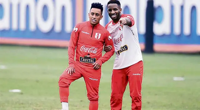 Farfán y Cueva tentados por la UCV. Farfán y Cueva tentados por la UCV.