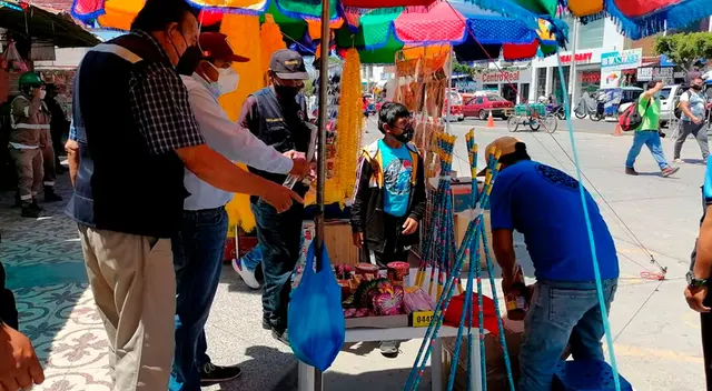 Los fiscalizadores ediles de Talara, señalaron que los operativos contra la venta ilegal de pirotécnicos continuarán en los próximos días, a fin de que se cumplan lo decretado por el Ejecutivo. Los fiscalizadores ediles de Talara, señalaron que los operativos contra la venta ilegal de pirotécnicos continuarán en los próximos días, a fin de que se cumplan lo decretado por el Ejecutivo.