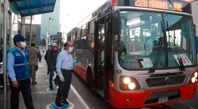 Además, propone adelantar el toque de queda desde las 6.00 p. m., del 31 de diciembre hasta el domingo tres de enero. Además, propone adelantar el toque de queda desde las 6.00 p. m., del 31 de diciembre hasta el domingo tres de enero.