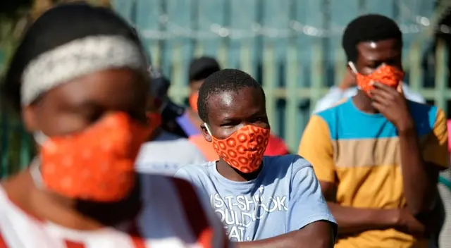 Francia anunció que detectaron el primer caso de la nueva cepa del COVID-19 surgida en Sudáfrica. Francia anunció que detectaron el primer caso de la nueva cepa del COVID-19 surgida en Sudáfrica.