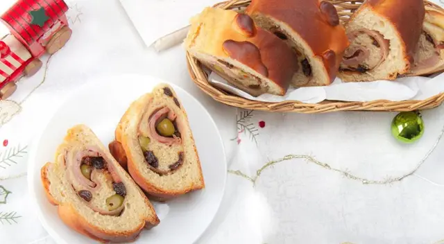 Aprende a preparar un delicioso pan de jamón venezolano.