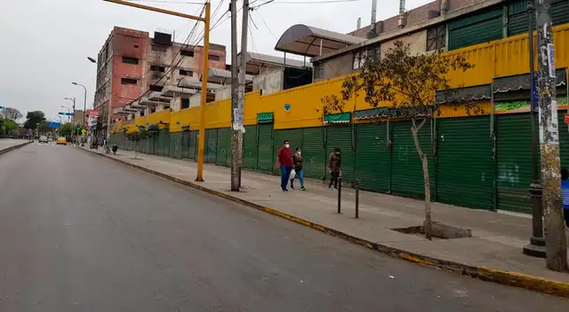 En estos puntos se vió desplegada gran cantidad de trabajadores de limpieza, quienes se encargaron de esta labor desde tempranas horas de la madrugada.