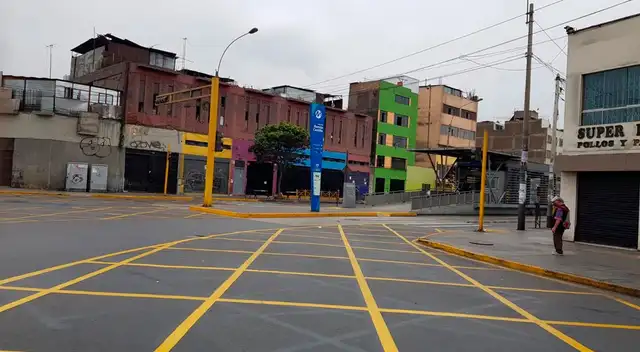 En estos puntos se vió desplegada gran cantidad de trabajadores de limpieza, quienes se encargaron de esta labor desde tempranas horas de la madrugada.