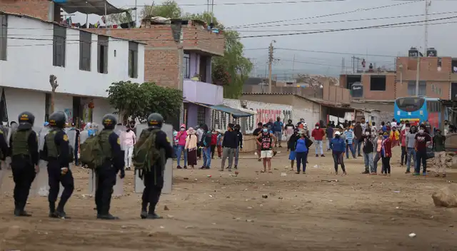 Ministros llegan a Trujillo y mantienen mesa de diálogo.