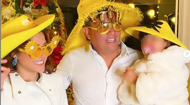 Lesly Castillo comparte tierna postal junto a su esposo y la pequeña Charlotte Lesly Castillo comparte tierna postal junto a su esposo y la pequeña Charlotte