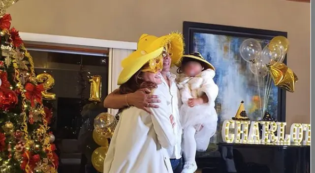 Lesly Castillo comparte tierna postal junto a su esposo y la pequeña Charlotte Lesly Castillo comparte tierna postal junto a su esposo y la pequeña Charlotte