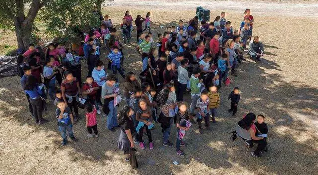 Migrantes ingresan ilegalmente a los Estados Unidos cruzando el Río Bravo. Migrantes ingresan ilegalmente a los Estados Unidos cruzando el Río Bravo.