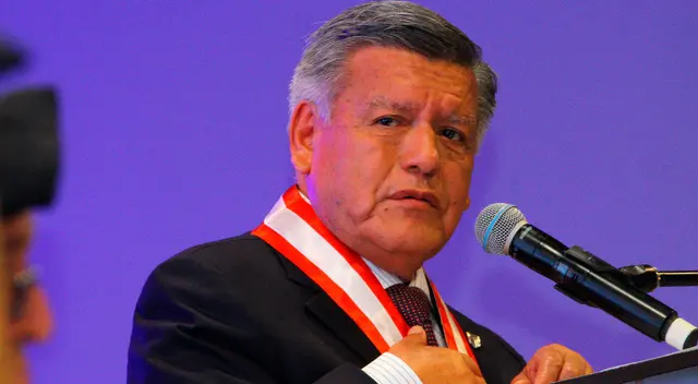 César Acuña justificó viaje de Luis Valdez y señaló que solo hablará con él. César Acuña justificó viaje de Luis Valdez y señaló que solo hablará con él.