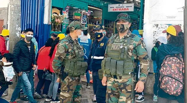 De igual manera, conductores de vehículos particulares que no contaban con autorización para circular el 1 de enero, recibieron una multa, siendo en total 70 infracciones impuestas por la Policía de Tránsito. De igual manera, conductores de vehículos particulares que no contaban con autorización para circular el 1 de enero, recibieron una multa, siendo en total 70 infracciones impuestas por la Policía de Tránsito.