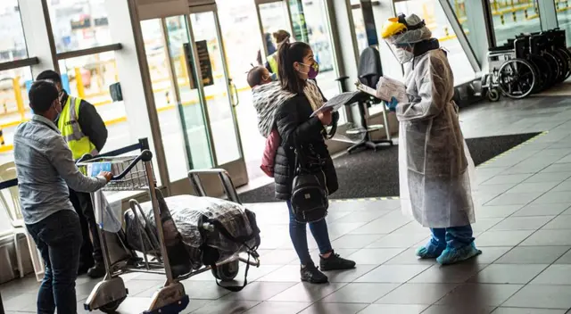 Los casos confirmados fueron llevados hasta la Villa Panamericana para que cumplan con la cuarentena correspondiente.