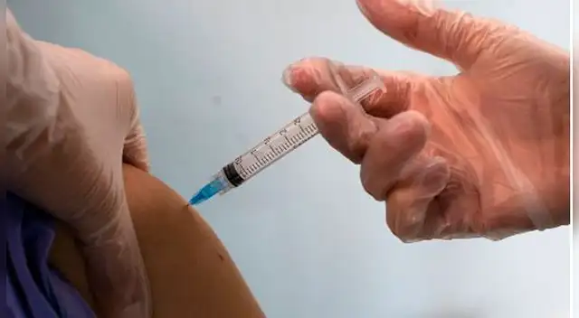 La titular del Ministerio de Salud, Pilar Mazzetti, anunció que la dosis servirá para inmunizar al 20 % del total de la población peruana. La titular del Ministerio de Salud, Pilar Mazzetti, anunció que la dosis servirá para inmunizar al 20 % del total de la población peruana.