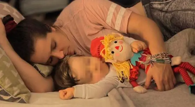 La influencer Yiddá Eslava le mostró a todos sus seguidores su manera de jugar con su pequeño.