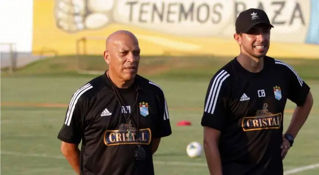 Claudio Bustamante reveló pasajes inéditos de su relación laboral con Roberto Mosquera, DT de Cristal.