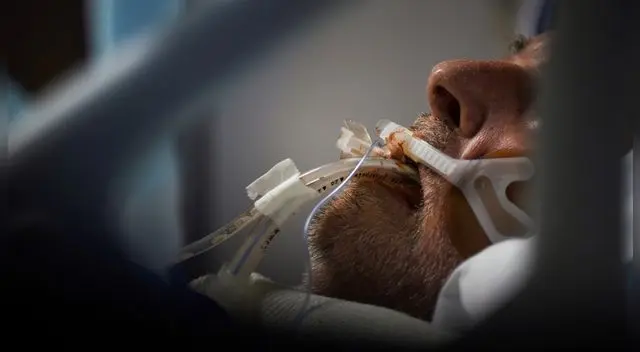 Chuck Stacey admitió que estaba equivocado sobre la pandemia y suplicó a la gente que use mascarilla. Chuck Stacey admitió que estaba equivocado sobre la pandemia y suplicó a la gente que use mascarilla.