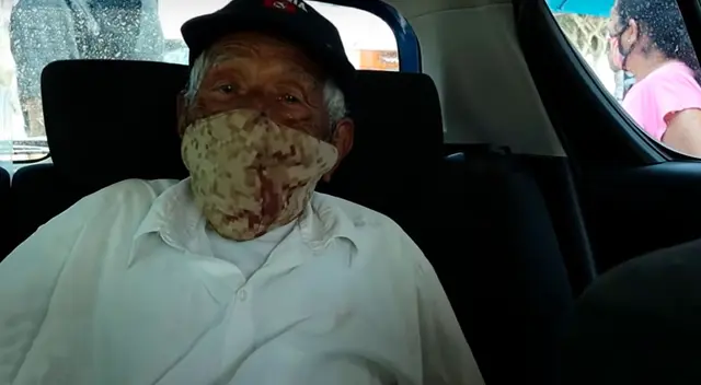 La emotiva escena se ha robado el corazón de miles de usuarios en las redes sociales.