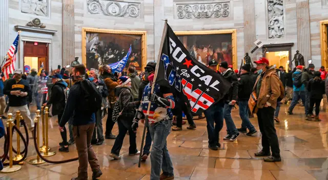 Los seguidores de Trump irrumpen en el Congreso de Estados Unidos. Los seguidores de Trump irrumpen en el Congreso de Estados Unidos.