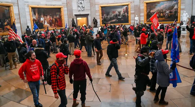 Los seguidores de Trump irrumpen en el Congreso de Estados Unidos. Los seguidores de Trump irrumpen en el Congreso de Estados Unidos.